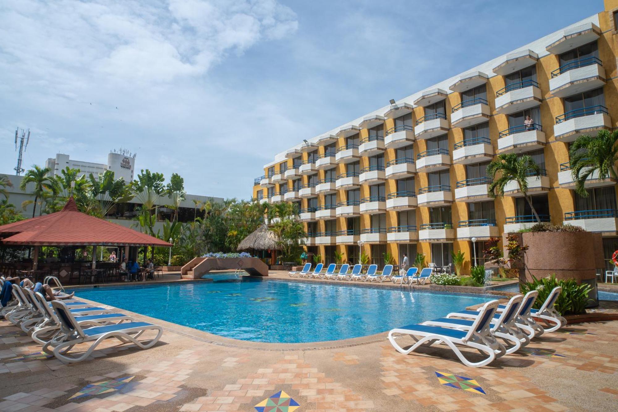 Hotel Margarita Dynasty Порламар Екстериор снимка